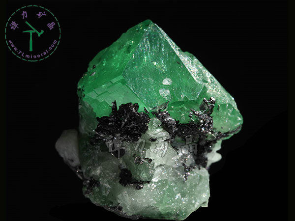 翠榴石，坦桑尼亞2.8x2.0x1.2cm