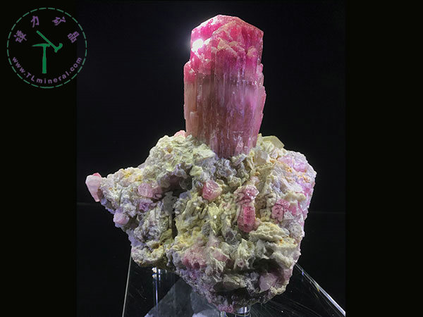 紅碧璽，阿富汗，21x17x12cm