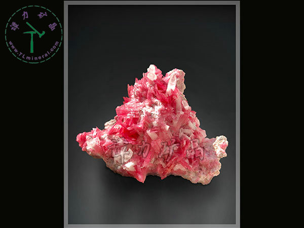 薔薇輝石+水晶，秘魯，10x9x5.5cm