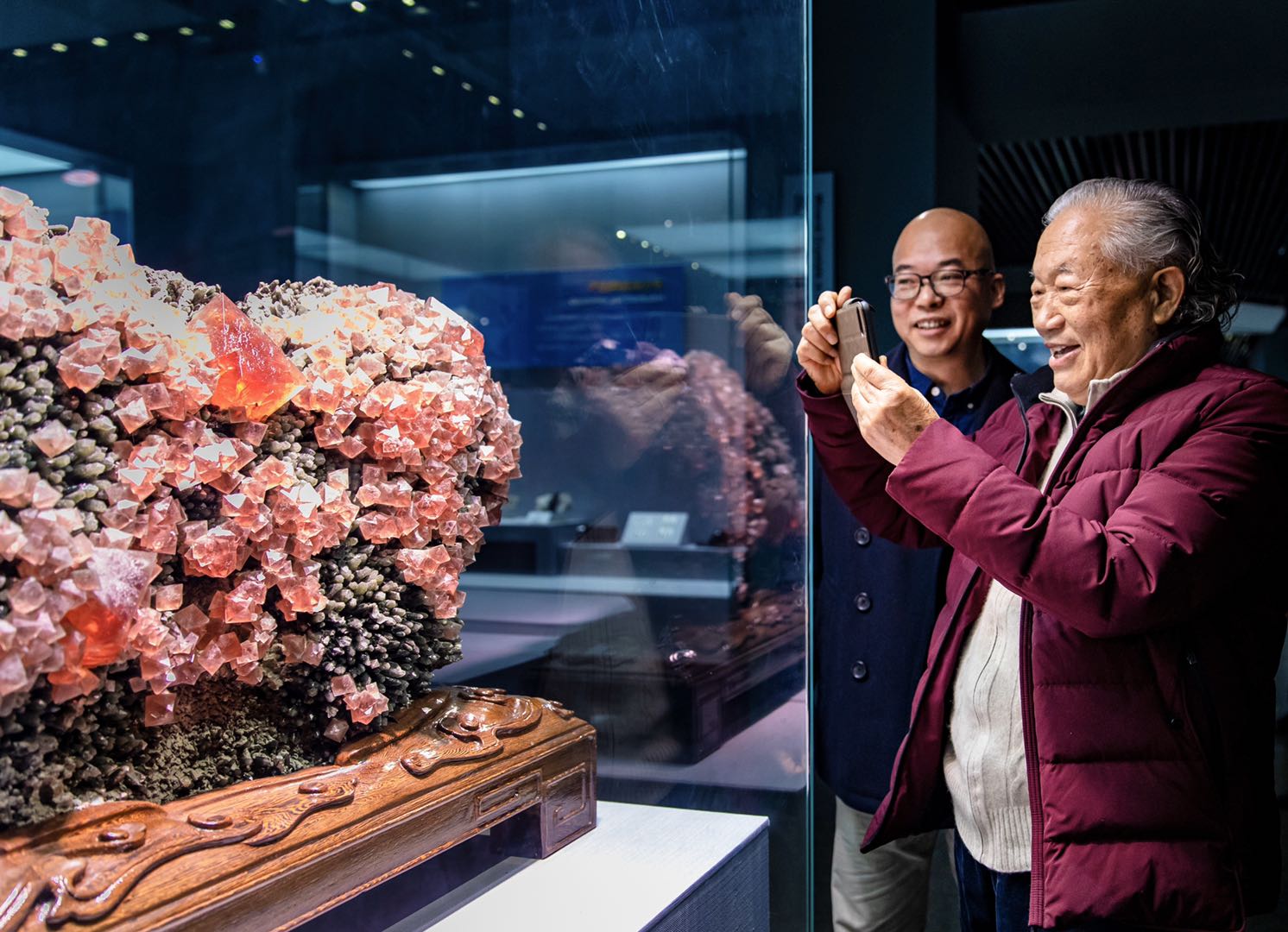 80歲高齡的宋瑞祥老部長(zhǎng)蒞臨“湖南省地質(zhì)博物館”